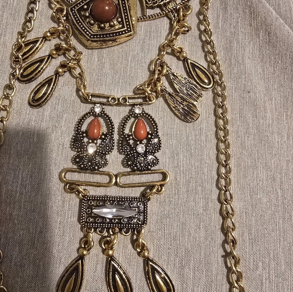 Unbelievably elegant statement necklace - Picture 5 of 10